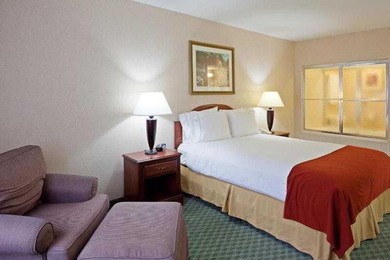 Keene Elm City Hotel, Ascend Hotel Collection Стая снимка