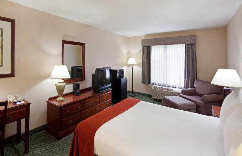 Keene Elm City Hotel, Ascend Hotel Collection Стая снимка