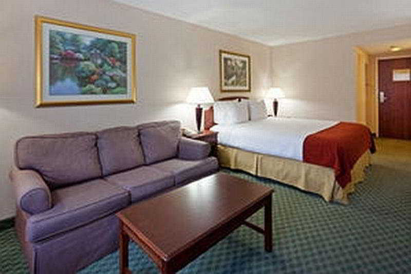 Keene Elm City Hotel, Ascend Hotel Collection Стая снимка